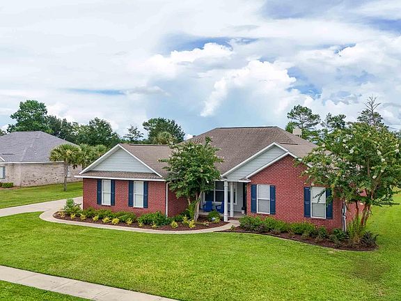 4th image of 348 Club House Dr W