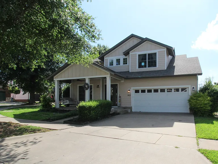 1401 NE Dysart Woods Ln — Photo 46