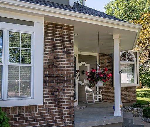 3rd image of 345 SE Canterbury Ln
