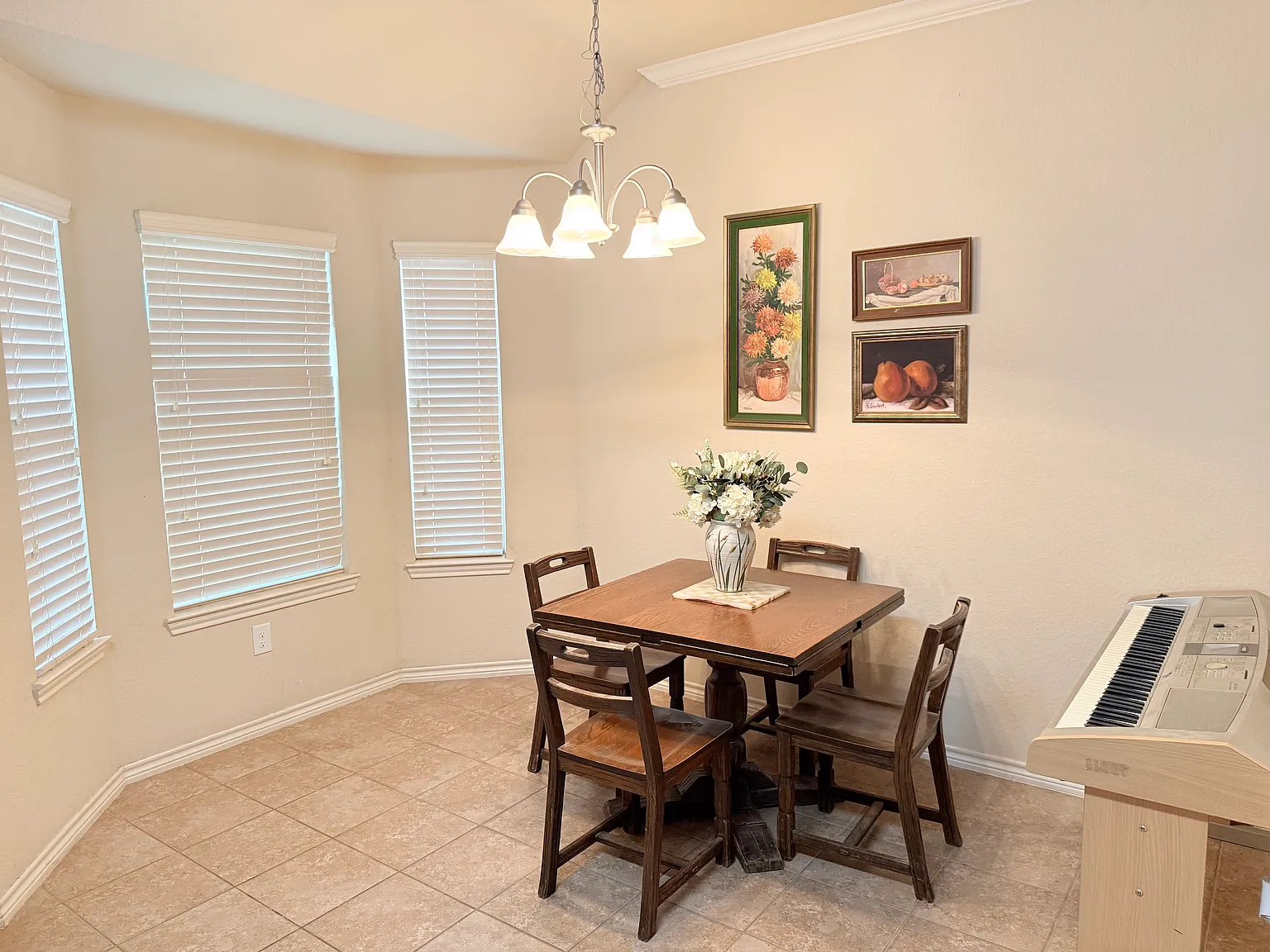 3 bed, 1855 sqft, $1,600 — Photo 3