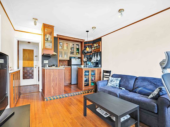 4th image of 300 8th Ave APT 3E