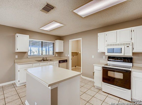 3rd image of 8019 Donshire Dr