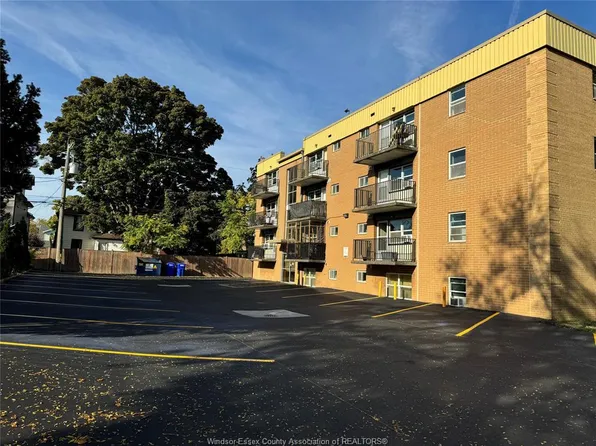 2035 University Ave W #307, Windsor, ON N9B 1E1