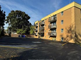 2035 University Ave W, Windsor, ON