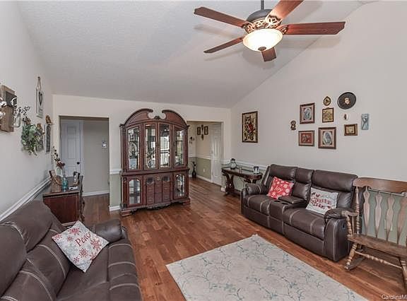 3rd image of 326 Holstein Dr