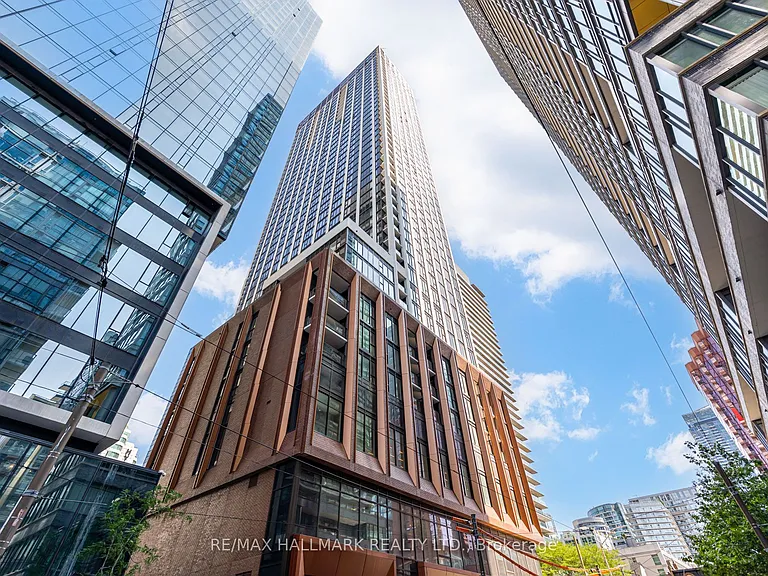 400 King St W #1701 — Photo 27