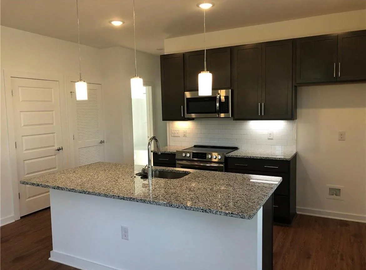 1501 Perry St — Photo 4