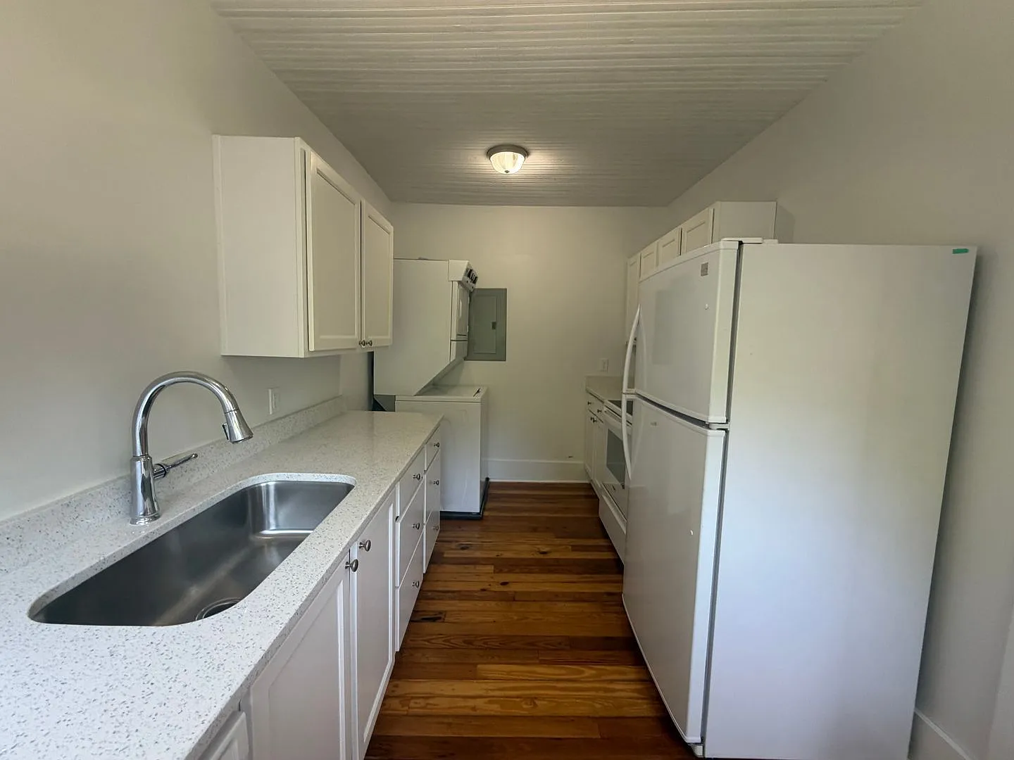 1 bed, 1.0 bath, 918 sqft, $1,045 — Photo 4