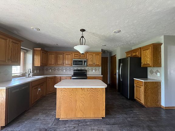 Kitchen and full appliances. New dishwasher.