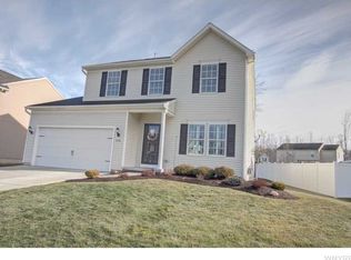 6156 Woodford Dr, Lake View, NY 14085