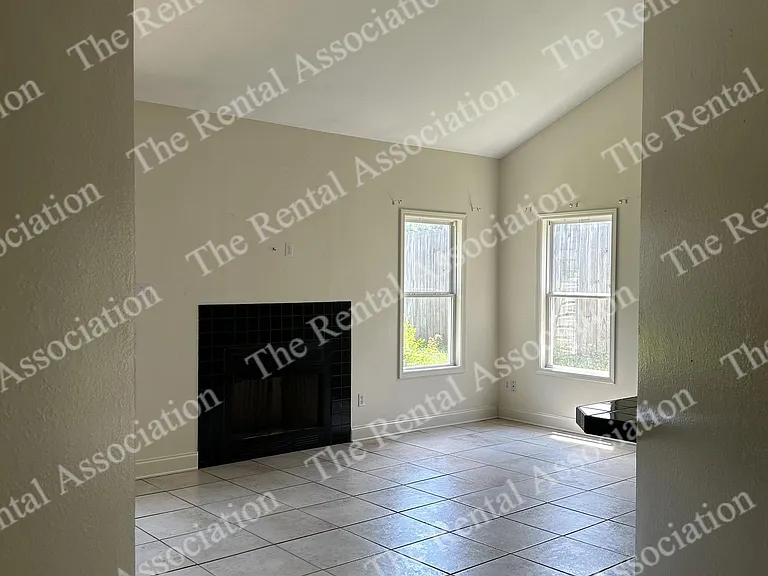 2302 Desiree St — Photo 10