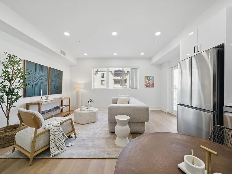 212 N Mariposa Ave #5 — Photo 5
