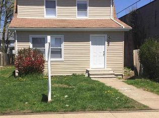 15 Chase St, Hempstead, NY 11550