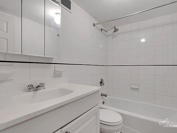 5th image of 242 W 21st St APT 4A