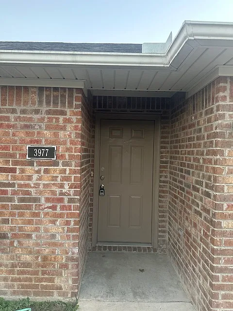 3 bed, 1295 sqft, $1,650 — Photo 1