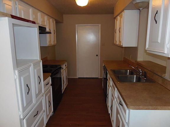 4th image of 2721 Brookcrest Dr