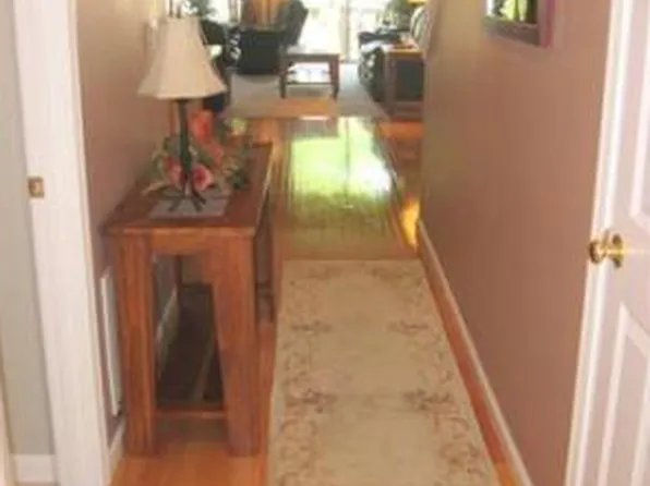 70 Green Briar Rd, Fitchburg, MA 01420