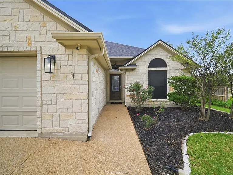 809 Emerald Dove Ave — Photo 2