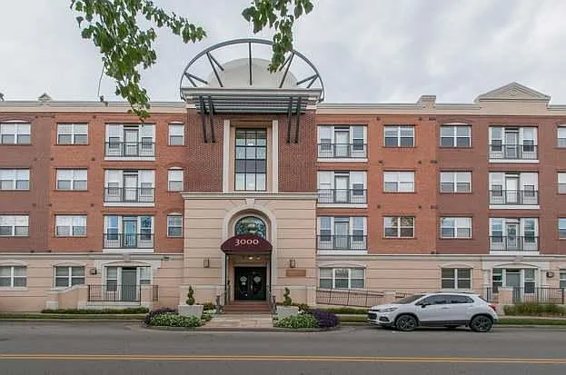 1 bed, 704 sqft, $1,900 — Photo 2