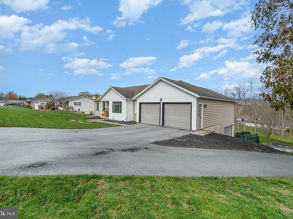 2nd image of 8024 Yellowstone Dr