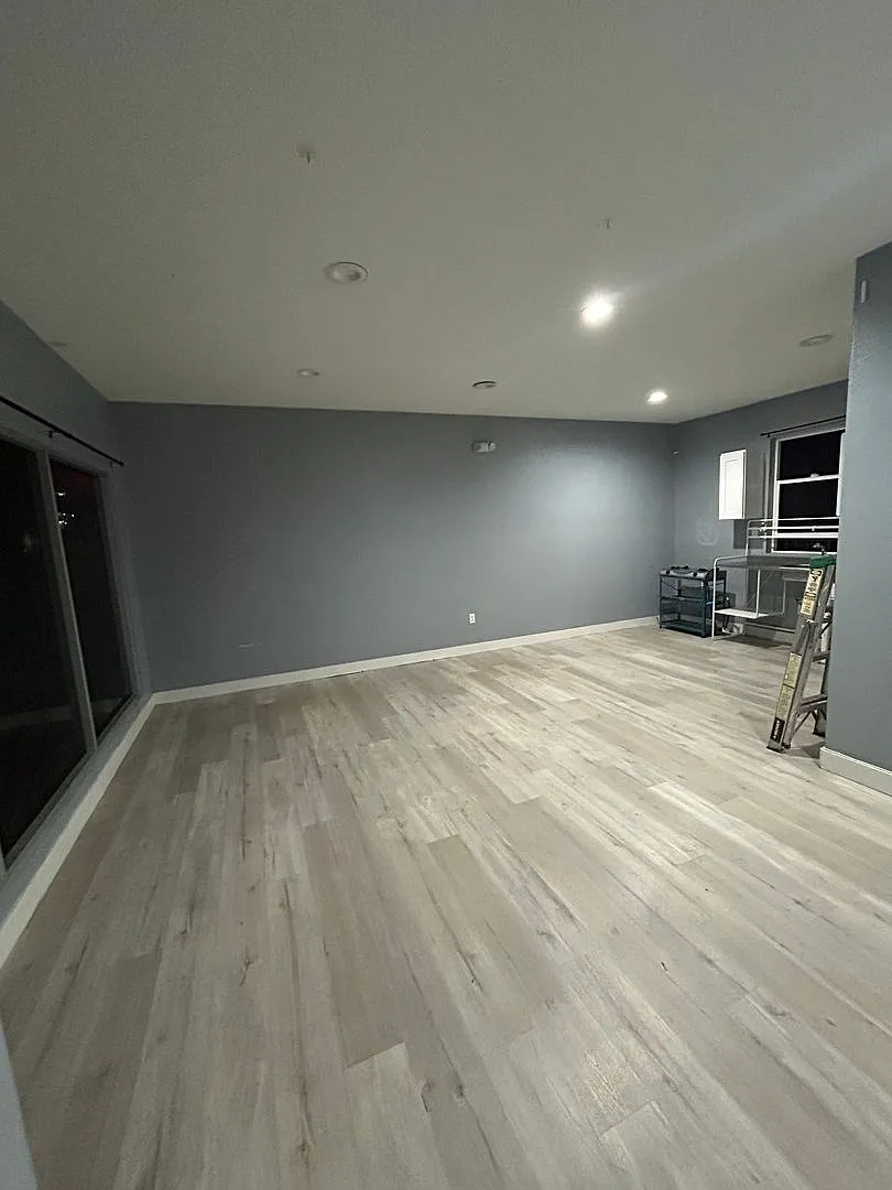 Office/Retail unit on Gaffey Available — Photo 3