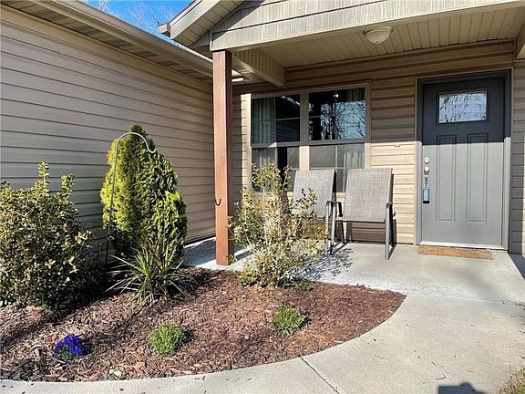 2nd image of 1 Stowehead Ln