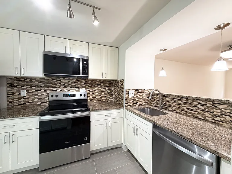 20503 Strath Haven Dr — Photo 9