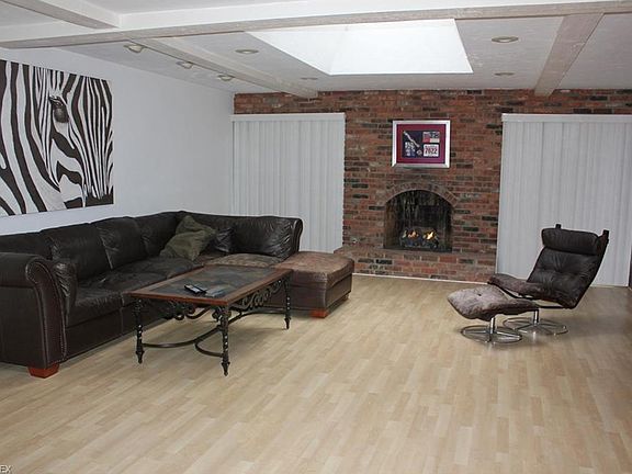 3rd image of 5474 Harleston Dr