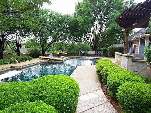 1st image of 402 Leigh Ct