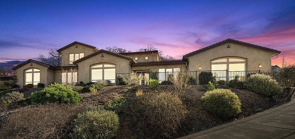 445 Trowbridge Ln photo 1