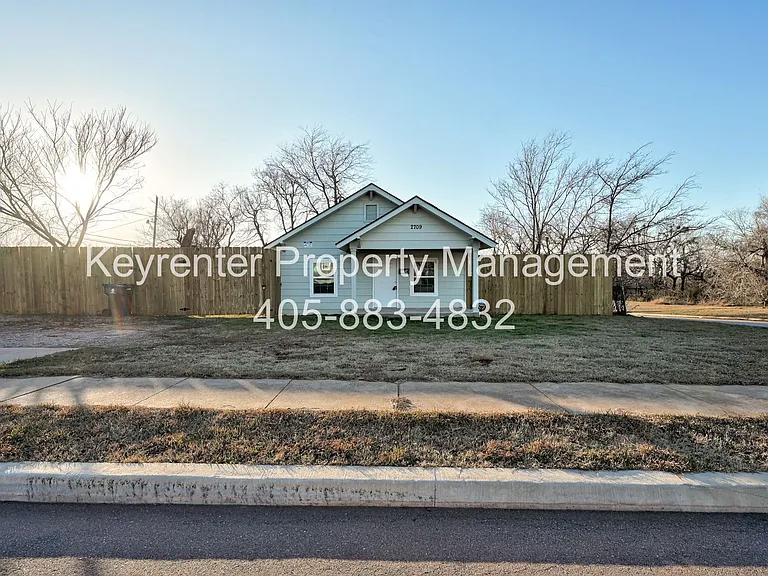 2709 N Fonshill Ave — Photo 2