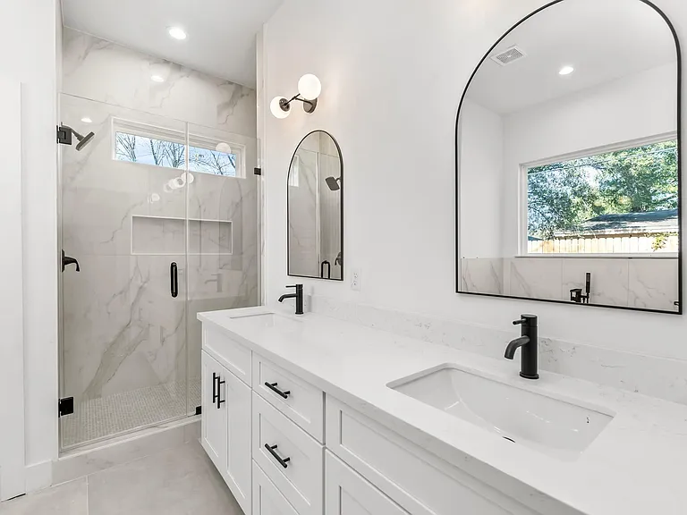 5903 Doolittle Blvd #B — Photo 8