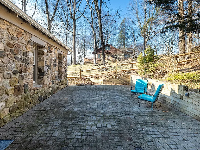 16 Crescent Dr — Photo 27