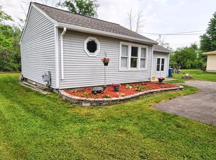 3022 Ponemah Dr, Fenton, MI 48430