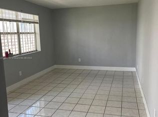 1330 NE 127th St #4, Miami, FL 33161