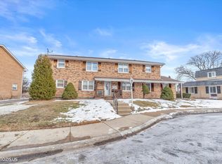 7509 Country Ln APT 1N, Darien, IL