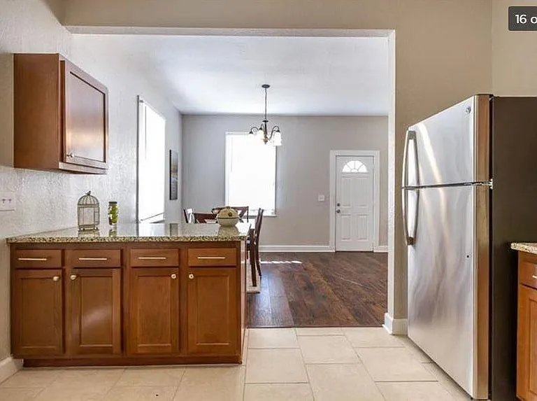711 W Plymouth St — Photo 14