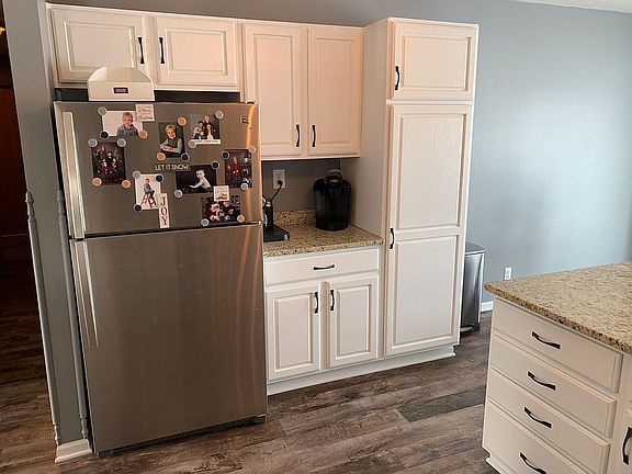 4th image of 2107 W River Dr