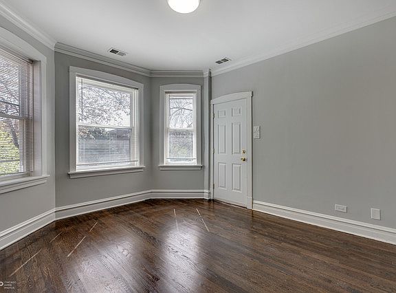 3rd image of 1750 N Karlov Ave