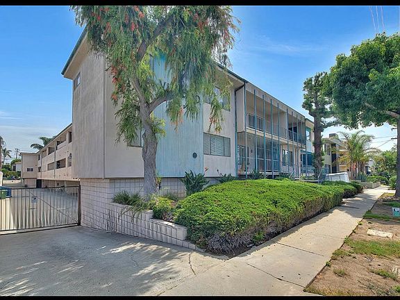2nd image of 916 Victor Ave #4
