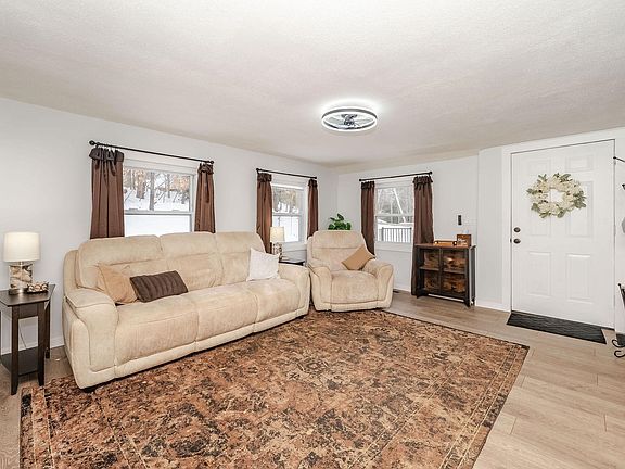 4th image of 132 Seavey Road