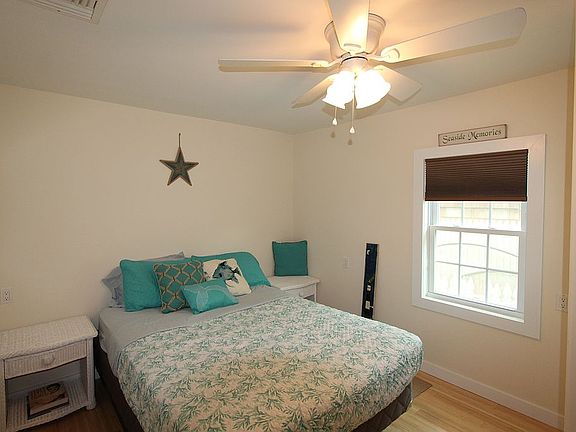 3rd image of 925 Evergreen Walk