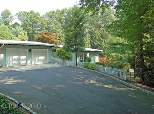 41 Cottontail Trl, Upper Saddle River, NJ 07458