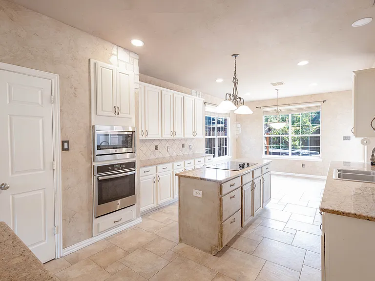 3808 Hunters Trl — Photo 11