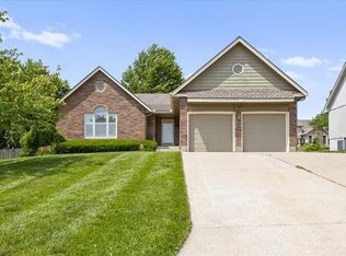 901 NW High Point Dr, Lees Summit, MO 64081