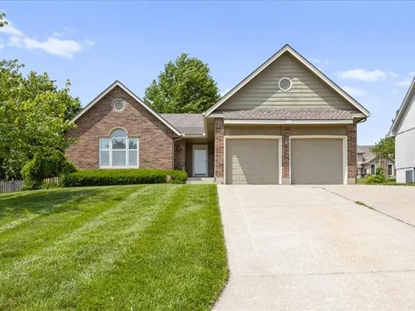 901 NW High Point Dr, Lees Summit, MO 64081