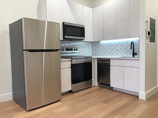 2nd image of 28 Woodbine St #2
