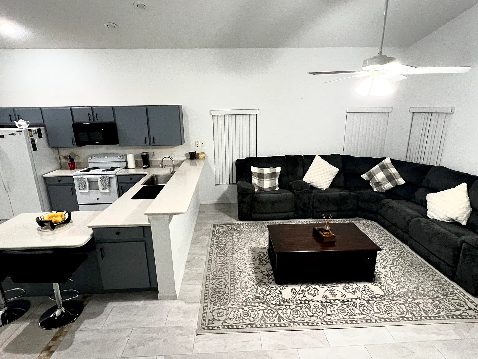 5 bed, 2376 sqft, $2,850 — Photo 2