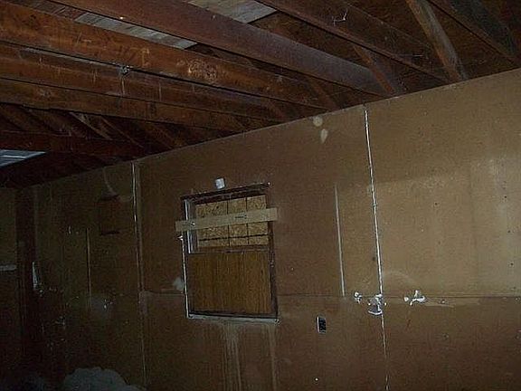 3rd image of 527 Colburn St