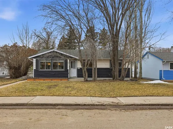 305 Montreal AVENUE N, Saskatoon, SK S7L 3N7